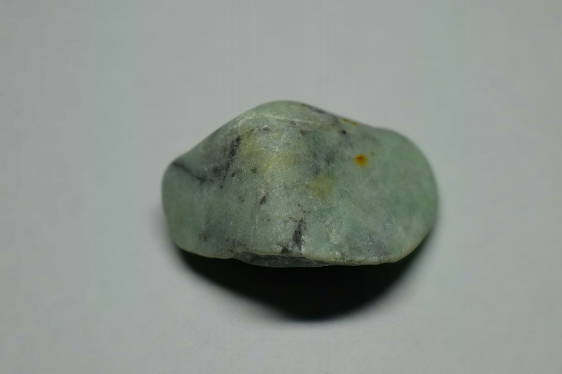 ☆翡翠原石☆糸魚川硬玉【姫川・転石磨き石1.1kg】