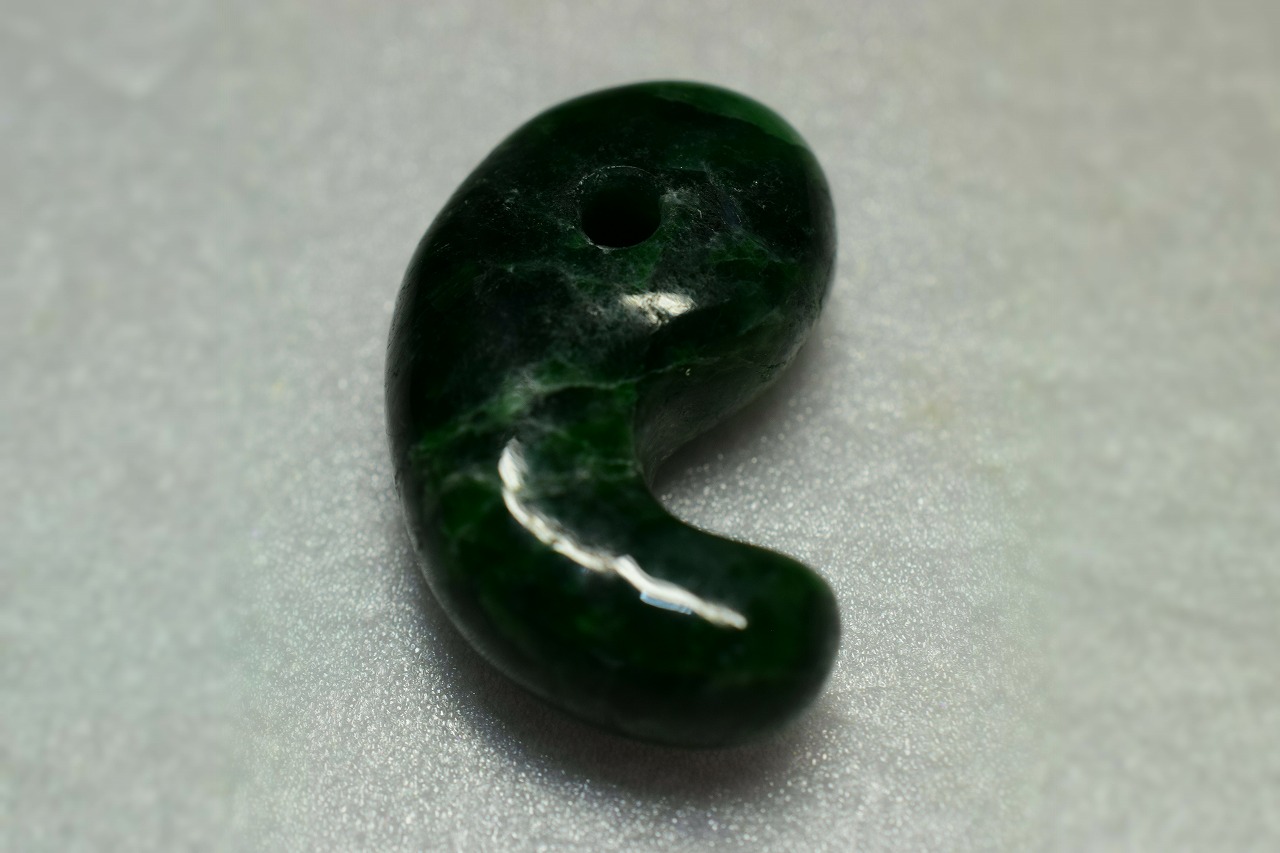 糸魚川産　勾玉　32mm