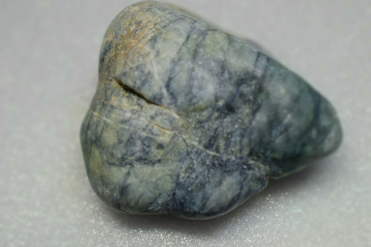 糸魚川産　翡翠原石