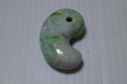糸魚川産　翡翠　勾玉