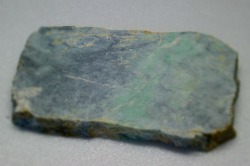 糸魚川産　翡翠原石　板
