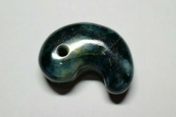 糸魚川産翡翠　勾玉　32mm