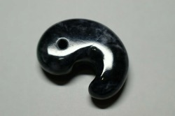 糸魚川産翡翠　勾玉　33mm