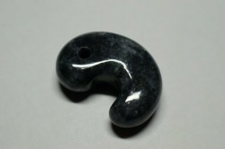 糸魚川産翡翠　勾玉　32mm