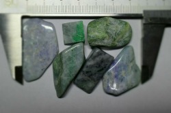糸魚川産　翡翠原石