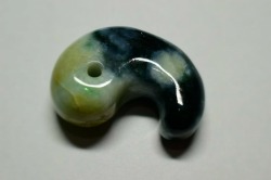 糸魚川産翡翠　勾玉　32mm