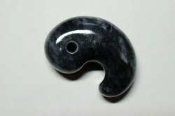 糸魚川産翡翠　勾玉　35mm