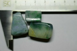 糸魚川産　翡翠原石