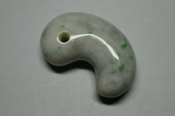 糸魚川産翡翠　勾玉　43mm