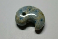 糸魚川産翡翠　勾玉　30mm