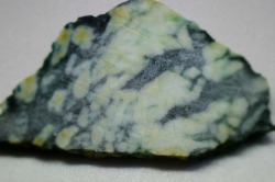 糸魚川産　翡翠原石　板