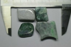 糸魚川産　翡翠原石