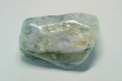 糸魚川産　翡翠原石