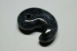 糸魚川産翡翠　勾玉　32mm