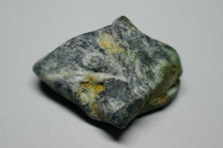 糸魚川産　翡翠原石