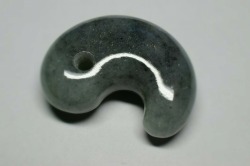 糸魚川産翡翠　勾玉　30mm
