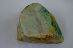 糸魚川産　翡翠原石　板