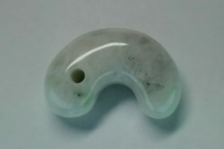 糸魚川産翡翠　勾玉　30mm