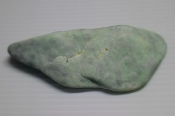 糸魚川産　翡翠原石