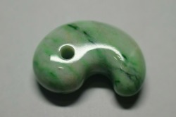 天然石　勾玉　32mm