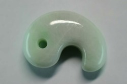 糸魚川産翡翠　勾玉　32mm