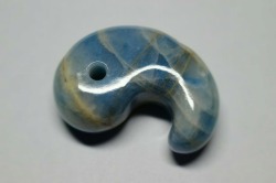 糸魚川産翡翠　勾玉　32mm