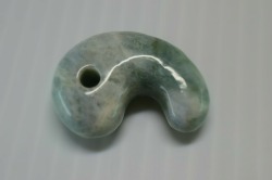 糸魚川産翡翠　勾玉　26mm