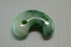 糸魚川産翡翠　勾玉　32mm