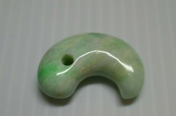 糸魚川産翡翠　勾玉　30mm