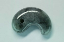 糸魚川産翡翠　勾玉　29mm