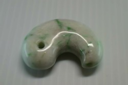 糸魚川産翡翠　勾玉　40mm