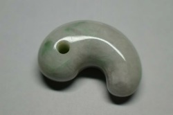 糸魚川産翡翠　勾玉　30mm