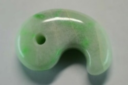 糸魚川産翡翠　勾玉　32mm