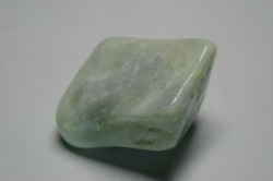 糸魚川産　翡翠原石