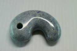 糸魚川産翡翠　勾玉　50mm