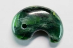 糸魚川産翡翠　勾玉　32mm