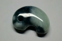 糸魚川産翡翠　勾玉　28mm