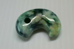 糸魚川産翡翠　勾玉　32mm