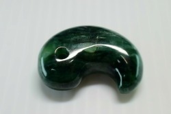 糸魚川産翡翠　勾玉　32mm