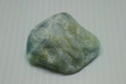 糸魚川産　翡翠原石