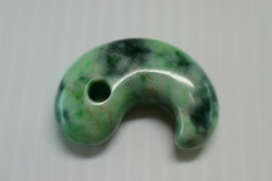 糸魚川産翡翠　勾玉　32mm