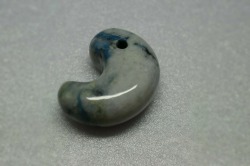 糸魚川産　勾玉 32mm