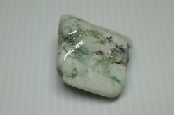 糸魚川産　翡翠原石