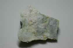 糸魚川産　翡翠原石