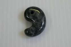 糸魚川産翡翠　勾玉　33mm