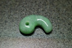糸魚川産翡翠　勾玉　21mm