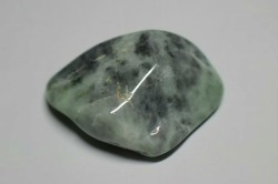 糸魚川産　翡翠原石