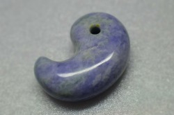 糸魚川産　翡翠　勾玉