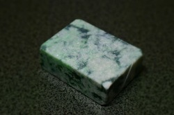糸魚川産　翡翠原石　板