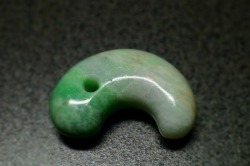 糸魚川産翡翠　勾玉　32mm
